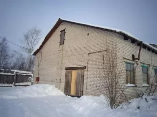Нежилое здание, кад.№29:06:120110:308, площадью 366,5 кв.м., 
Расположенное по адресу: Российская Федерация, Архангельская область, р-н. Коношский, рп. Коноша, ул. Рабочая, д. 1, принадлежащее МУП "Жилкомсервис" на праве хозяйственного ведения