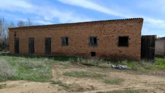 База (гаражи, склад, бытовое помещение, земельный участок) 13374,9 м², Астраханская область. База, расположенная по адресу: Астраханская область, с. Енотаевка, ул. Мусаева, 6, в составе: Гараж пятиместный. Площадь: 151,8м2. Кадастровый номер: 30:03:050103:1273; Гараж кирпичный. Площадь: 390,5м2…
