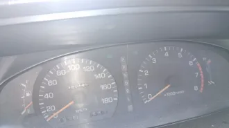 Toyota Vista 1990, легковой автомобиль, марка Toyota Vista, VIN отсутствует, 1990 года выпуска, номер кузова SV32-0012B40, гос.номер Е358УН24, цвет фиолетовый.