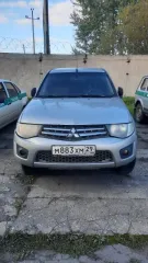 Mitsubishi L200 2012 года выпуска, цвет серый, VIN MMCJNKB40CDZ11291, номер кузова MMCJNKB40CDZ11291, государственный номер M883XM29, объем двигателя 2477 куб. см, мощность двигателя 100 кВт/136 л.с. Состояние: коррозия, вмятина, ржавчина. 1 штука. Модель L200, марка Mitsubishi, назначение pryamie…