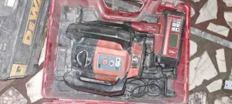 Ротационный лазер Hilti PR 30-HVS с приемником PRA30 и зарядным устройством, в кейсе, бывший в употреблении, рабочий.
