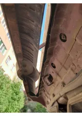 Hyundai Santa Fe 2008 года, VIN X7MSB81VP9M014485. Общее состояние: внешнее удовлетворительное, автомобиль на ходу, заводится исправно. Технические особенности: ходовая часть - требуется замена всех тормозных дисков (значительный износ), свист в левой задней ступице, неисправны все амортизаторы…