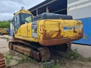 Экскаватор гусеничный Hyundai R300LC-9SH, заводской номер HHKHZ808LE0000183, 2014 год выпуска, госномер 58 УЕ 9248 (63 СВ 9366). Экскаватор гусеничный Hyundai R300LC-9S, заводской номер HHKHZ810LE0001178, 2014 год выпуска, госномер 58 УЕ 9241 (63 СВ 9362). Трактор ДТ-75 ДЕРС2 с буровой установкой…