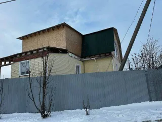 Дом 101,6 кв.м и участок 896 кв.м в Челябинской области, поселок Синий Бор, улица Молодежная, дом 5. Кадастровый номер дома: 74:21:0204007:97, земельного участка: 74:21:0204007:51.