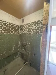 Квартира 50 кв.м. в Московской области, Павло-Посадский городской округ, деревня Евсеево, дом 27а, квартира 59. Общая долевая собственность, доля в праве 5/6. Находится в залоге у ПАО "Sberbank". Кадастровый номер: 50:17:0000000:44172.