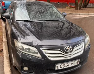 Транспортное средство TOYOTA CAMRY, год изготовления ТС   2010, идентификационный номер  VIN  XW7BE40K10S013615, находится в залоге у ООО МФК  КарМани  и ООО МФК  Кэшдрайв . Автомобиль имеет следующие недостатки: разбито боковое зеркало  присутствуют вмятины на переднем и заднем бамперах  царапины…
