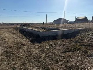 Земельный участок 1010 кв.м и дом 74,46 кв.м, Барнаул, Алтайский край. Земельный участок, расположенный по адресу: Российская Федерация, Алтайский край, г. Барнаул, п. Центральный, ул. Ярославская, дом 12, площадь 1010, уточненная площадь, погрешность 22.0 кв.м, категория: земли населенных пунктов…