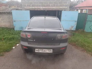 Mazda 3 2005 года выпуска, черный цвет. VIN: JMZBK12Z561296176, госномер: М815АС126. Мощность двигателя 77 л.с. (105 кВт), рабочий объем 1598 куб. см.