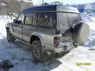 Nissan Safari 1991 года выпуска, зеленый. VIN отсутствует, ГРЗ К845ТТ65. Двигатель TD42-004225T, 125 л.с., 4169 куб.см. Шасси WRGY60-510848, номер кузова отсутствует. Пробег более 250 тыс. км. Требуется ремонт и покраска кузова, имеются повреждения в виде коррозии и дефектов лакокрасочного…