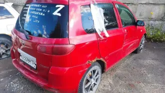 Mazda Demio 2003 года выпуска, госномер К650ММ154, VIN отсутствует, номер кузова DY3W-227063, номер двигателя ZJ271371, красного цвета, универсал.