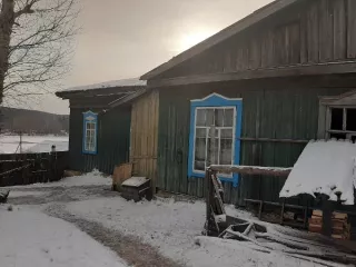 Нежилое одноэтажное деревянное здание,  с кадастровым номером 38:16:000010:1846, площадью 296,00 кв.м., расположенное по адресу: Российская Федерация, Иркутская область, Усольский район, р.п.Мишелевка, ул.П.Кузякина, д.26а Нежилое здание площадью 296,0 кв.м., с кадастровым номером…