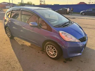 Honda Fit 2012 года, 99 лс, модель, № двигателя L13A-4808474, кузов GE6-1707605, цвет кузова синий, мощность двигателя 99 лс (72.81 кВт).