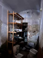Нежилое помещение, площадью 55,6 кв.м., является частью объекта культурного наследия регионального назначения, включенного в единый государственный реестр объектов культурного наследия (памятников истории и культуры) народов Российской Федерации – «Здание рабочих казарм» XIX в., регистрационный…