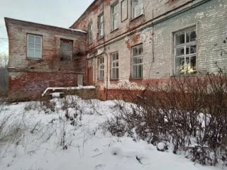 Нежилое здание 1319 кв.м и земельный участок 2173 кв.м. Расположены по адресу: Российская Федерация, Московская область, городской округ Чехов, поселок Мещерское, улица Дубравная, строение 15м. Назначение здания: нежилое, площадь – 1319 кв. м, количество этажей: 3, в том числе подземных 1…