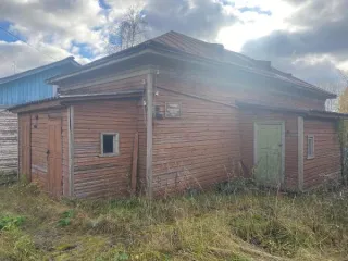 Земельный участок 357 кв.м с нежилым зданием 57,2 кв.м, Архангельская область, кадастровый номер 29:14:140704:22 (реестровый номер федерального имущества П11310002389), категория земель – земли населенных пунктов, вид разрешенного использования – для общественно-деловых целей, с расположенным на…
