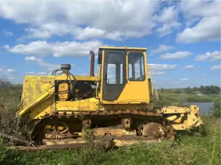 Б-10 111-ВН 2010 Трактор Б-10 111-ВН, 2010 года выпуска, заводской номер машины (рамы) - 18310 (131452), двигатель № 25417, коробка передач № 10354, основной ведущий мост № 14510, цвет - желтый, эмаль АС 1247, вид движителя - гусеничный. Бульдозер находится в неисправном состоянии, не на ходу.