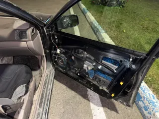 Volvo S40 1998 года. VIN: YV1VS1223WF198577. Тип: легковой автомобиль. Категория B. Год выпуска: 1998. Двигатель: модель B4184S, номер 1285797. Мощность: 122 л.с. (90 кВт). Объем: 1783 см³. Цвет кузова: черный (черно-зеленый). Максимальная разрешенная масса: 1760 кг. Снаряженная масса: 1245 кг…