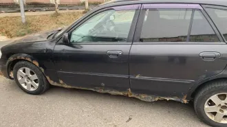 Mazda Familia 1998 года, 130 л.с., пробег 271 240 км, АКПП. Госномер Т450ЕМ49, модель, номер двигателя ZL 229445, номер кузова BJ5W-107756, объем двигателя 1498 куб.см., черный цвет, передний привод. Пробег более 250 тыс.км. Требуется ремонт кузова, имеются значительные повреждения в виде коррозии…