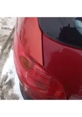 Легковой автомобиль PEUGEOT 206, 2006 г.в., VIN VF32AKFWR44989191, цвет: красный, мощность двигателя 74,8  л.с., объем двигателя 1060 куб.см. Коробка автомат, багажник крашеный, из коробки течет масло, с радиатора антифриз. По ходовой тоже есть нюансы. На ходу.