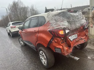 Renault Kaptur 2016 года выпуска, VIN: X7LASREA756525712. Автомобиль после ДТП, существенные повреждения задней части со смещением и разрывами: задний бампер, крышка багажника, задние крылья левое и правое, задние фонари, противотуманные фары, облицовка багажника, обивка потолка, задняя правая…