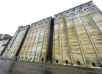 Здание клуба 1953 000000103 375,0
Здание конторы 1956 00000095 511,6
Пристройка к административному зданию 1998 00000093 59,8
Здание автовесовой на з/приеме 1969 00000040 612,1
Здание блок подсобных помещений 1967 00000037 467,4
Здание ж/д весов 1964 000000018 36,1