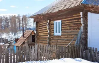 Жилой дом 73,3 кв.м. и земельный участок 1985 кв.м. в Челябинской области: жилой дом, общей площадью 73,3 кв.м., кадастровый номер: 74:18:1006029:1129, расположенный по адресу: Россия, Челябинская область, Саткинский район, г. Бакал, ул. Мишенева, д. 38 (общая совместная собственность), земельный…