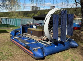 Продается судно на воздушной подушке "Змей-3". Год постройки 2016, гос. номер РМС 09-45. Находится в Москве, Зеленоград, Панфиловский проспект, озеро Школьное, спасательная станция рядом с корпусом 1001.
