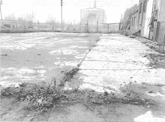 Проходная (право собственности не зарегистрировано); 
Ограждение территории (право собственности не зарегистрировано); 
Разведочно-эксплуатационная скважина на воду (право собственности не зарегистрировано); 
Внепроводные сети водопровода (кад. №40:04:050119:217); 
Электрический кабель…