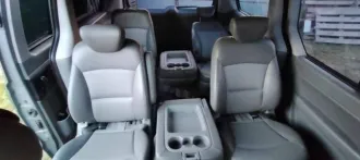 Hyundai Starex 2011 года, серый цвет. VIN: KMJWA37JBBU332444. Автомобиль видимых существенных повреждений не имеет, кроме естественных следов эксплуатации. На момент осмотра запустить двигатель и проверить возможность движения не представилось возможным, по неизвестным причинам (не завелся).