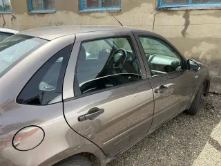 Автомобиль LADA 219010 GRANTA, 2015 г.в., VIN XTA219010F0367742, цвет золотисто-коричневый. Имущество обременено залогом.