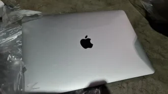 Apple MacBook Pro 13 2016, модель 13-inch, Four Thunderbolt 3 Ports, цвет Silver, Wi-Fi [A1706][MacBookPro13,2]. Серийный номер C02T506AGYFH, EMC3071, б/у. Имущество продается в том виде, в каком оно есть, и в случае продажи возврату/обмену не подлежит. За скрытые дефекты имущества Продавец…