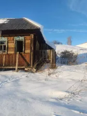 Жилой дом, площадь 27.7 кв.м., адрес: Россия, Челябинская обл., Ашинский р-н, г. Сим, ул. Школьная, дом 8, кадастровый номер: 74:03:0801041:2. Земельный участок, площадь 900 кв.м., адрес: Россия, Челябинская обл., Ашинский р-н, г. Сим, ул. Школьная, дом 8, кадастровый номер: 74:03:0801022:1.