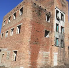 Земельный участок 10217 кв.м и нежилое здание 1392.4 кв.м, Ростовская область земельный участок общей площадью 10217,0 кв. м с к.н. 61:53:0000251:13, с расположенным на нем нежилым зданием площадью 1392,4 кв. м с к.н. 61:53:0000000:8823 по адресу: Местоположение установлено ориентира…