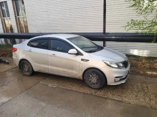 Kia Rio 2015, VIN Z94CB41BBGR304002, 123 л.с., 195565 км, цвет серебристый, гос. номер Е403ТО186.
