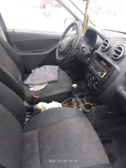 Автомобиль Lada Granta 2013 года, серебристо-серый цвет. Пробег 196 183 км. Двигатель бензиновый, объем 1.6 л (1596 куб. см), мощность 81.6 л.с. VIN: ХТА219060DY057940. Экологический класс 4. Автомобиль на ходу. Состояние: есть небольшая ржавчина по кузову, трещина на заднем бампере. Повышенный…