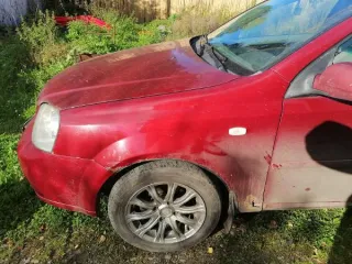 Chevrolet Lacetti 2008 года, красный цвет. Государственный номер О943НР43, VIN: KL1NF197J8K901316. Находится в Кировской области, Юрьянский район, пгт. Юрья, ул. Кооперативная, д. 10А. Имеется обременение в виде арестов и залога в пользу ПАО «Совкомбанк».