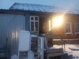 Земельный участок площадью 714 +/- 9 кв.м по адресу: Россия, Саратовская обл., г. Пугачев, ул. Татарская, дом 112, кадастровый номер 64:46:020421:22 с домом площадью 59.1 кв.м, кадастровый номер 64:46:020302:114. Дом находится в аварийном состоянии, для проживания не пригоден из-за разрушения стен…