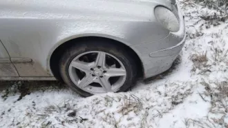 Mercedes-Benz E-200 Kompressor, 2003 года выпуска, VIN WDB2110421A238489, белый, бензиновый двигатель 1.8 л (163 л.с.), госномер T9I9EK09 (не на ходу).