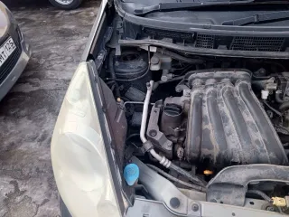 Nissan Note 2009, серый. Госномер А963СН125. Год выпуска 2009, Япония. ПТС 25 УР 566072. Кузов NE11085958. Двигатель бензиновый HR15, объем 1.5 л (1498 куб. см), мощность 109 л.с. Экологический класс 4. Масса без нагрузки 1170 кг, разрешенная максимальная масса 1445 кг. Автомобиль в залоге у АО…