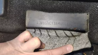 Состояние удовлетворительное, соответствует году выпуска, автомобиль заводится, на ходу, задний бампер трещины, вмятины на капоте, спущено колесо, крышка багажника вмятины и царапины.