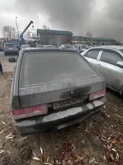 ВАЗ 21140 2006 года, комби хэтчбек, графитовый металлик, госномер Е564СМ186, VIN XTA21140064231203, ПТС 60 УК 836874, СТС 99 44 915441. Требуется капитальный ремонт двигателя, сильный расход масла, со стороны водителя не работает ручка, бампер под замену, дно и пороги гнилые.