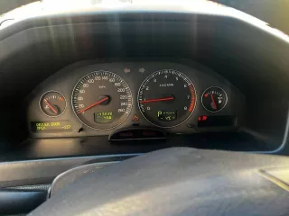 Автомобиль ВОЛЬВО S60, 2005 года выпуска, VIN: YV1RS614962503556, двигатель B5244S 3728768, кузов YV1RS614962503556, мощность двигателя 170 л.с.  125 кВт , рабочий объем двигателя 2435, разрешенная максимальная масса 2000 кг, масса без нагрузки 1561 кг. Лакокрасочное автомобиля в хорошем состояние…