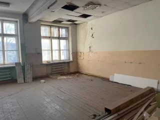 Нежилое помещение позиции на плане 2-18, 20, 21, общей площадью 749,6 кв.м., этаж: 2, кадастровый № 74:25:0302008:782. Адрес: Россия, Челябинская обл., г. Златоуст, ул. Кусинское шоссе, дом 1Б.