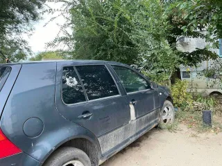 Volkswagen Golf 1.4 2000 года, VIN WVWZZZ1JZYU010837, цвет серый.