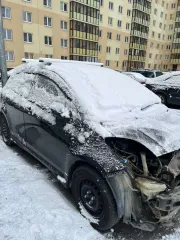 Toyota Vitz, кузов KSP902093729, 2009 год, черный. В залоге у АО ТБанк. Все ограничения снимаются покупателем самостоятельно.