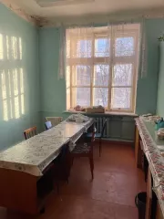 Нежилое помещение позиции на плане 2-18, 20, 21, общей площадью 749,6 кв.м., этаж: 2, кадастровый № 74:25:0302008:782. Адрес: Россия, Челябинская обл., г. Златоуст, ул. Кусинское шоссе, дом 1Б.