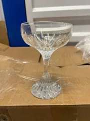 Бокалы Baccarat коктейльные 6 шт с гранями округлые на ножке граненой формы.