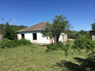 1/2 доли дома и участков, 1137 кв.м, Краснодарский край. 1/2 доля дома и 1/2 доля земельного участка в Краснодарском крае еще 1/2 доля дома и 1/2 доля земельного участка в Краснодарском крае еще 1/2 доля земельного участка, площадь 1137 +/- 24 кв.м., адрес (местонахождение): Россия, край…