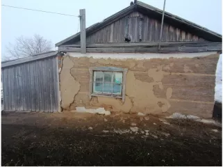 Жилой дом Тип имущества: Жилой дом (в аварийном состоянии) Площадь дома: 51,7 кв.м Этажность: 1 этаж Год ввода в эксплуатацию: 1950 Материал наружных стен: Лёгкие из местных материалов  Кадастровый номер: 22:40:060356:16 Адрес: 658846, Россия, Алтайский край, г. Славгород, с. Знаменка, ул…
