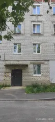 Квартира Трехкомнатная квартира расположена в пятиэтажном доме на пятом этаже. Внутренняя отделка требует ремонта. Помещение оборудовано электроснабжением, водоснабжением, канализацией и центральным отоплением 
Год ввода в эксплуатацию: 1995 
Кадастровый номер объекта недвижимости (здания…